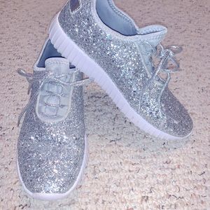 NWOT - sparkly blinged out tennis shoes!